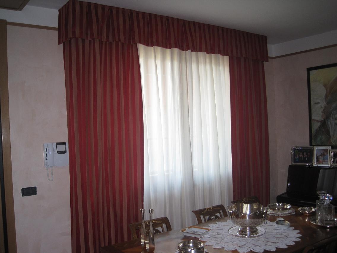 Tenda con laterali e mantovana